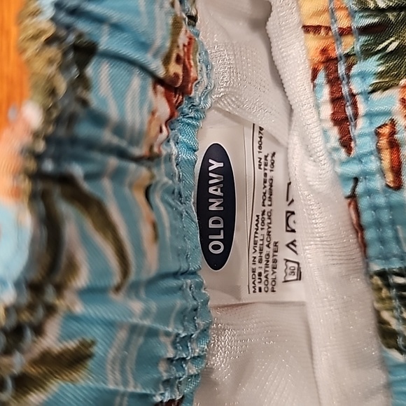 Old Navy Swim shorts - Picture 4 of 7